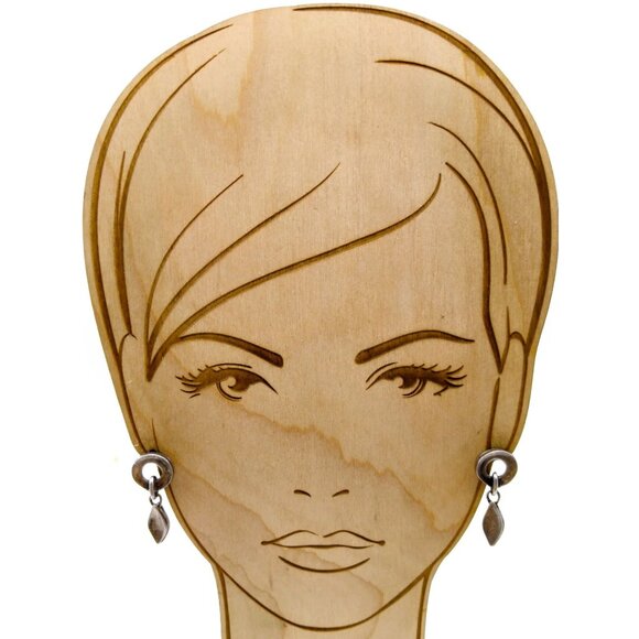 Vintage Dangling Silver Tone Earrings With Leaf Design - Picture 3 of 4